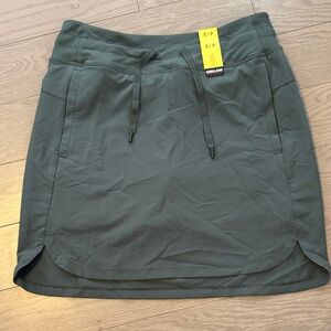 Small Kirkland Signature Women's Green Skorts